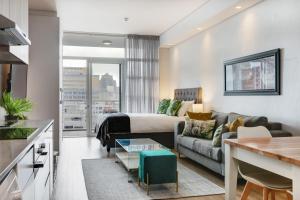 Backup-Power Eco Balcony Apartment near Table Mountain