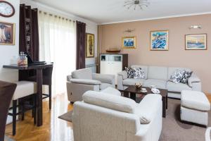 Spacious apartment near the old town