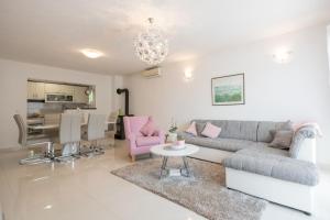 Holiday house Elizabeta near Imotski, private pool