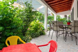 50 meters from the beach! Apartment Flower