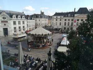 Appartements Appartement avec belle vue sur la place du Martroi : photos des chambres