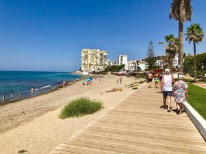 Bright apartment 300m from the beach