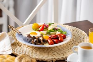 New Era Hotel Old Town Party Zone Bucharest- parking with fee nearby - NOT at the hotel !