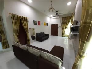 Homestay Fully Aircond Free Wifi Near MITC,UTEM