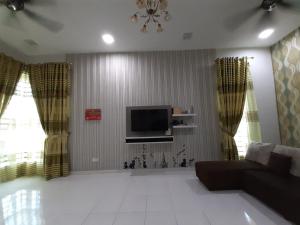 Homestay Fully Aircond Free Wifi Near MITC,UTEM