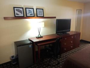 Standard Queen Room room in Budget Inn Of Orlando