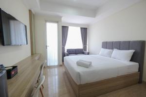 Simply Furnished Studio at Menteng Park Apartment By Travelio