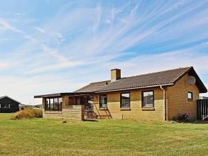 Three-Bedroom Holiday home in Ringkøbing 2