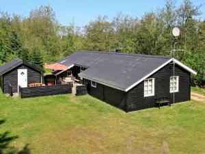Three-Bedroom Holiday home in Blåvand 13