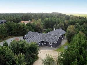 Five-Bedroom Holiday home in Rømø 2