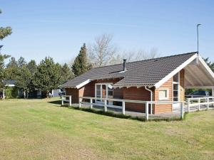 Two-Bedroom Holiday home in Rødby 3