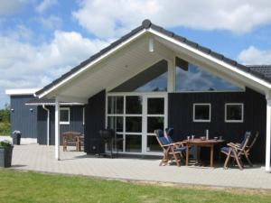 Four-Bedroom Holiday home in Oksbøl 5