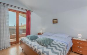 Apartment Kristijan with Balcony