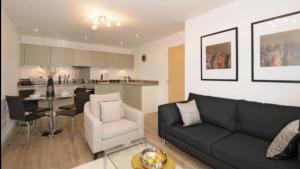 New Central Woking 1 and 2 Bedroom Apartments with Free Gym, close to Train Station