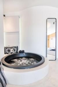Deluxe Suite with Spa Bath