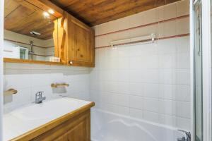 Appartements Residence Les Fermes de Meribel - maeva Home : Appartement Prestige 3 Chambres (10 Personnes)
