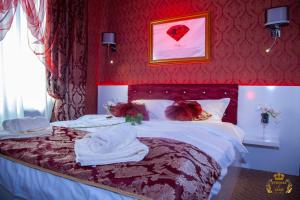 Deluxe Double Room room in ANTIQUES & GOLD Boutique Hotel