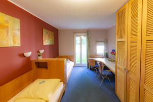 Wilhelm Kempf Haus Wiesbaden Germany J2ski