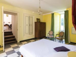 Maisons de vacances Very spacious cottage with a separate guest house on a medieval domain : photos des chambres