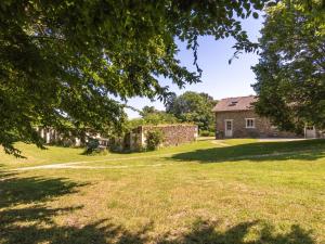 Maisons de vacances Modern Cottage in Chaleix with Swimming Pool : Maison de Vacances 3 Chambres 