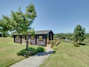 Scenic cottage in Woolfardisworthy with Barbecue