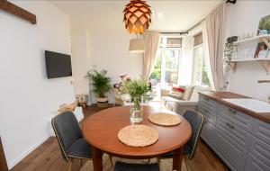 Holiday House Apartments