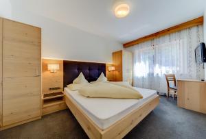 One-Bedroom Apartment with Balcony