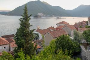 Villa & Apartments Perasto