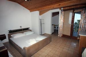 Studio with Terrace and Sea View room in Apartments by the sea Suha Punta Rab - 5050