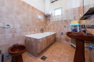 Two-Bedroom Apartment with Terrace and Sea View room in Apartments by the sea Bilo Primosten - 4176