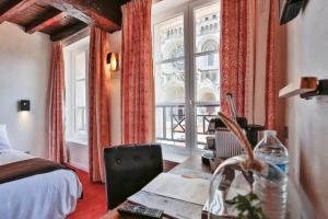 B&B / Chambres d'hotes Logis du Parvis ***Face Cathedrale/in front of the Cathedral*** : photos des chambres