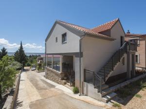 obrázek - Nice apartment in Starigrad Paklenica with terrace