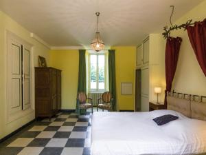 Heritage château in Chaleix with shared pool