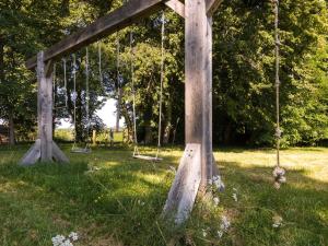 Maisons de vacances Heritage Castle in Chaleix with shared pool : photos des chambres