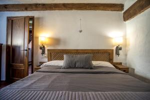 Four-Bedroom Apartment (7-9 Adults) room in Alojamiento Rural Font del Roser