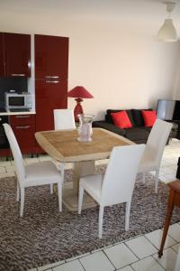 Appartements Coquet T2 ,terrasse,parking ,4 kms d Avignon : photos des chambres