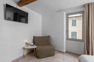 B&B / Chambres d'hotes Maison Carles BnB : Studio Lit King-Size avec Canapé-Lit