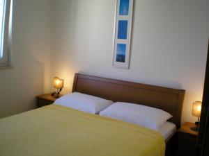 Penthouse Duplex Apartment Anna - 4 bed 3 bath - Seaview - Free Parking - Beach and Restaurants 250m - Ciovo and Trogir - 15 minutes to Airport