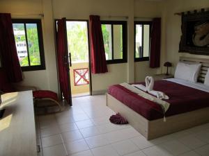 Oasis Guesthouse & Bar