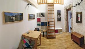 B&B / Chambres d'hotes Maison Catalina : Chambre Quadruple en Duplex
