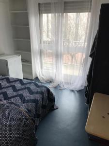 Sejours chez l'habitant CHAMBRE INDIVIDUELLE CHEZ SANDRINE A 20 min des Portes de PARIS : photos des chambres