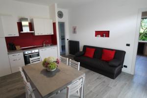 Villa Lori Apartments Garden and Beach