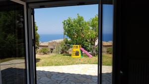 Comfy house with private garden & view, close to Kyparissia Castle Messinia Greece