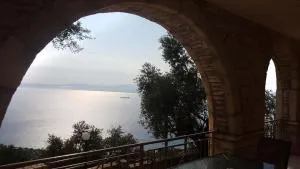 Olive Stonehouses - Kalamata