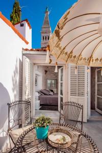 Seaview House Rosali