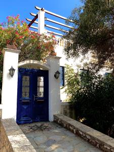 Cosy renovated apartment near Kaiki beach, Spetses