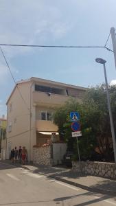 Levant, cosy and modern apartment in Novalja center