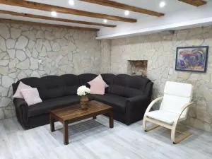 Luxury Stone Villa NONNA with Amazing Sea View - 布里比尔