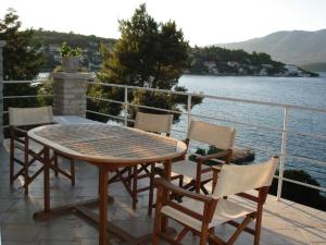 Apartment Perla - first row by the sea