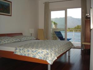 Apartment Perla - first row by the sea